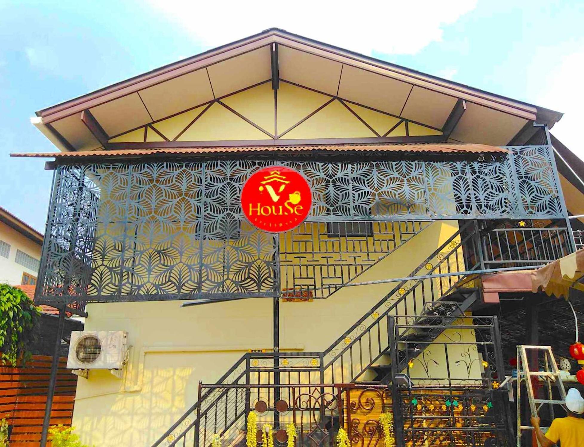 V House Hotell Phra Nakhon Si Ayutthaya Exteriör bild