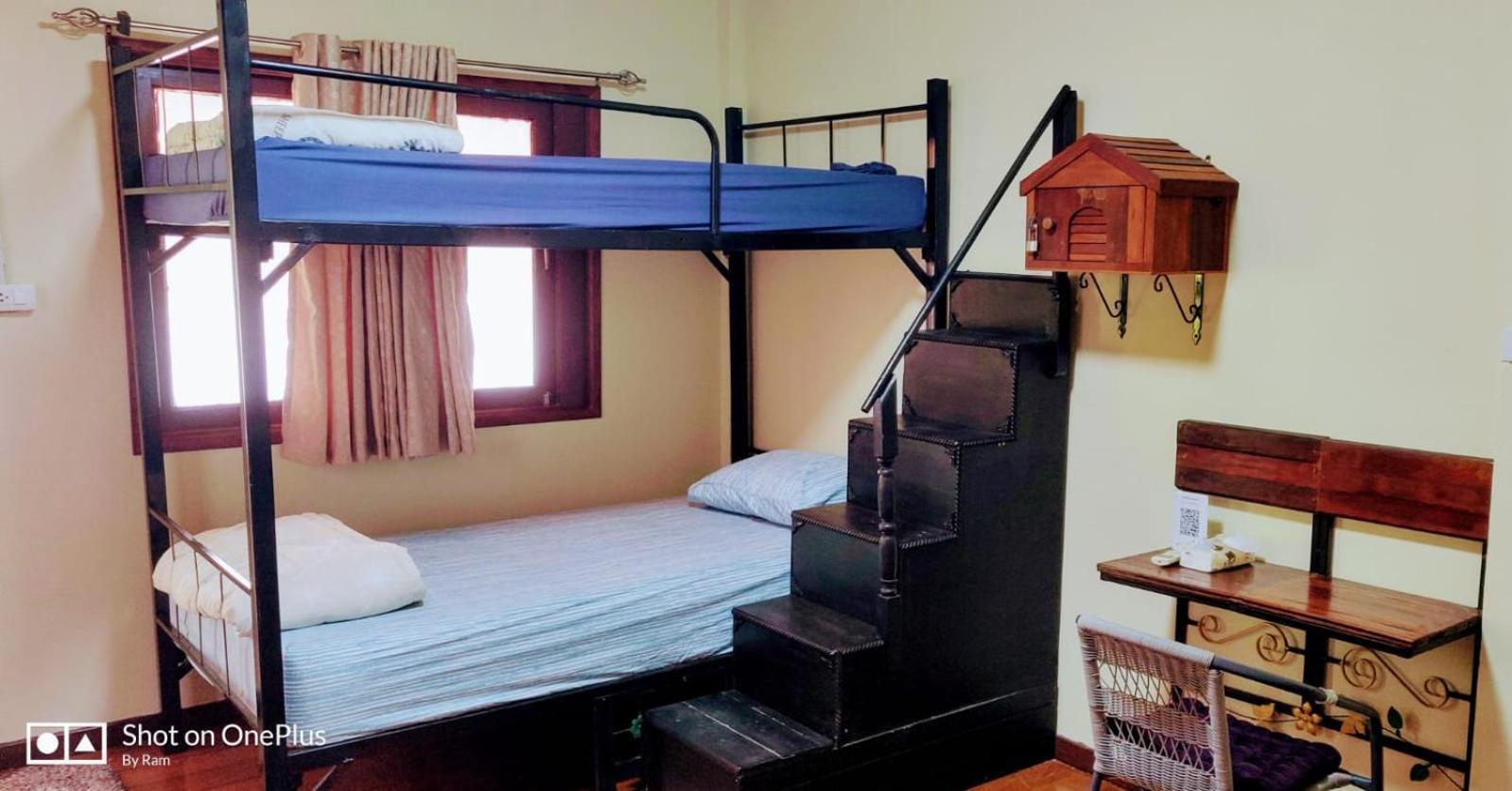 V House Hotell Phra Nakhon Si Ayutthaya Exteriör bild