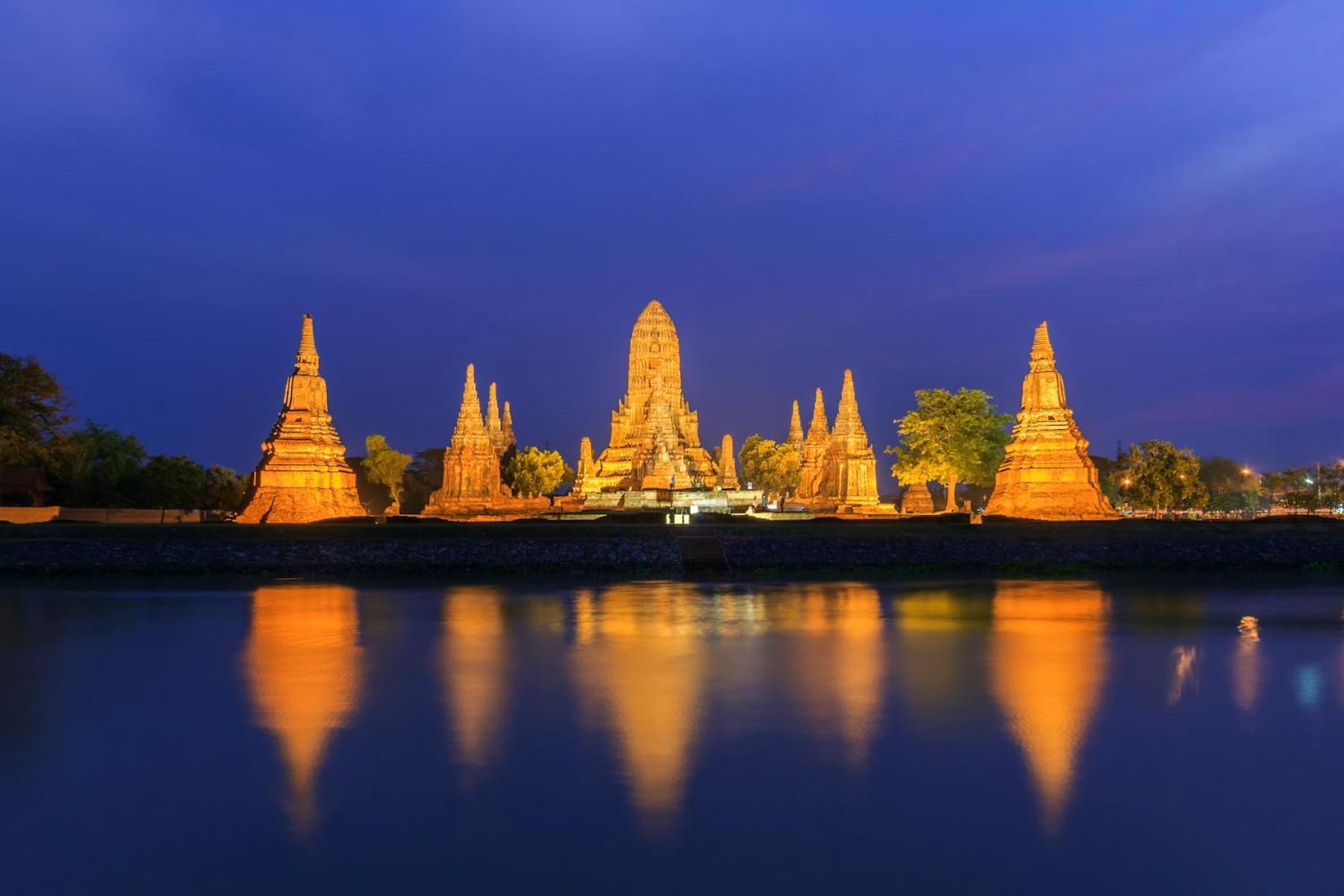 V House Hotell Phra Nakhon Si Ayutthaya Exteriör bild