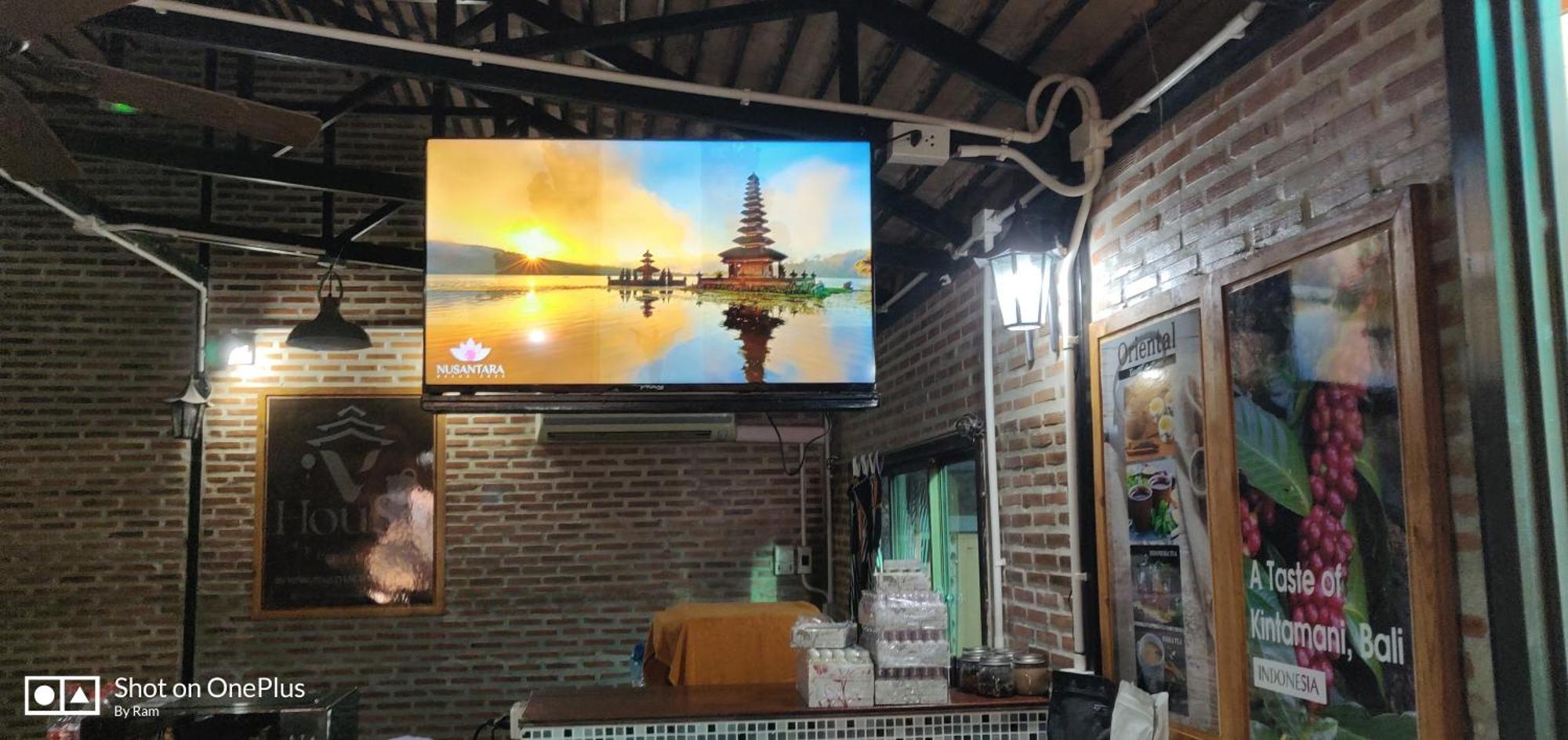 V House Hotell Phra Nakhon Si Ayutthaya Exteriör bild
