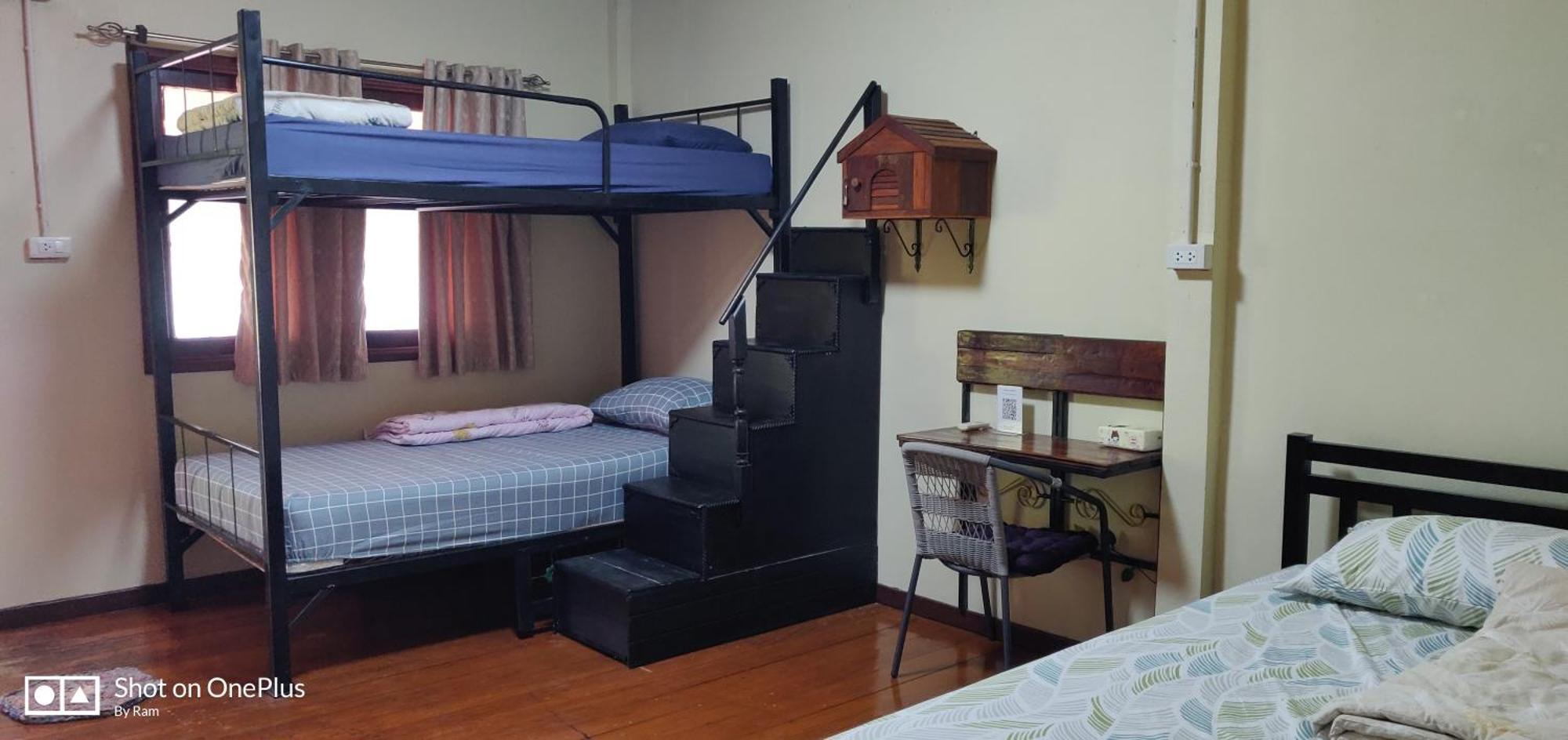 V House Hotell Phra Nakhon Si Ayutthaya Exteriör bild