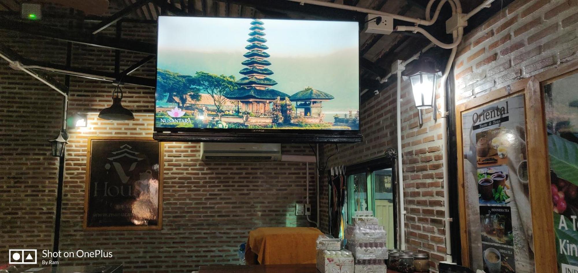 V House Hotell Phra Nakhon Si Ayutthaya Exteriör bild