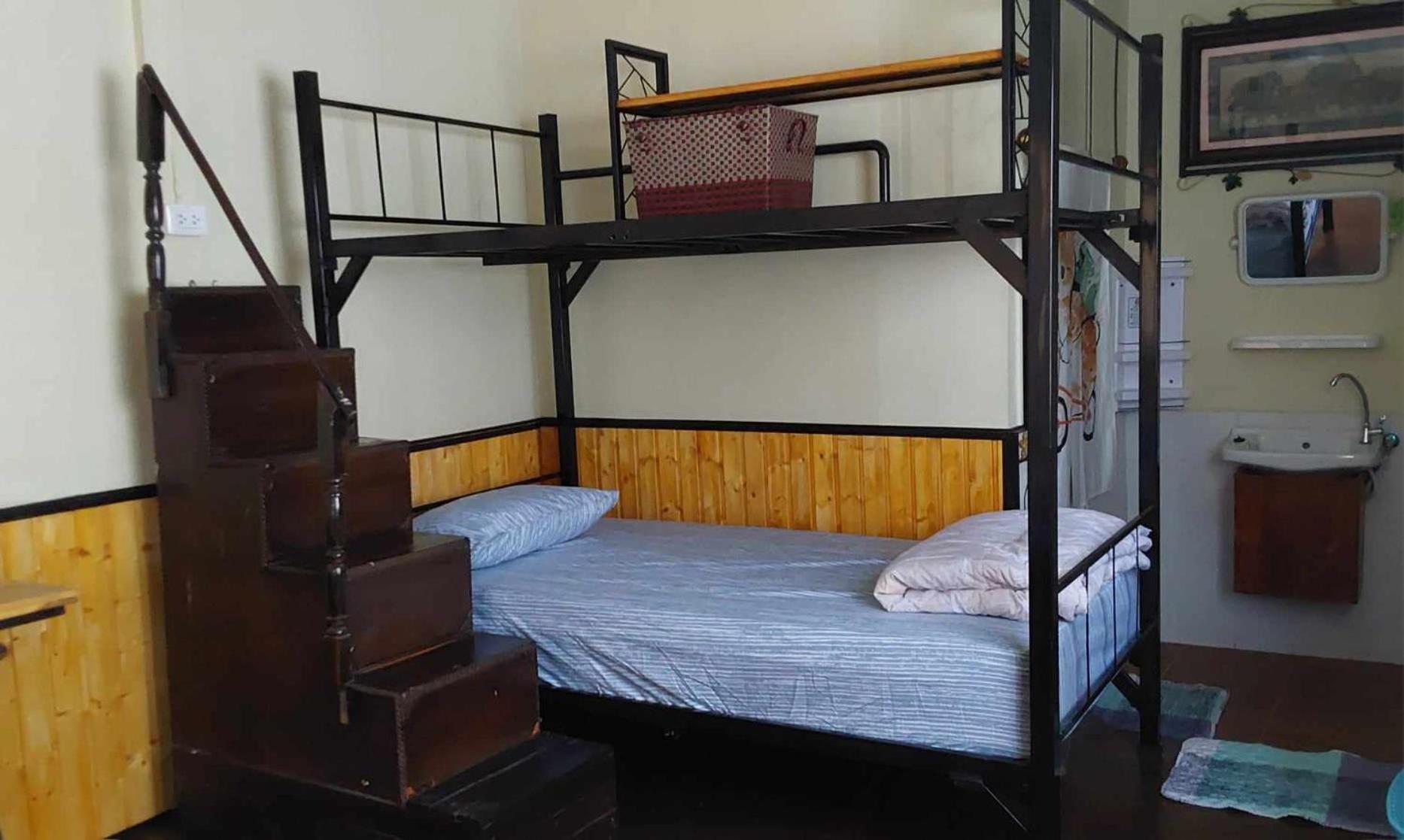 V House Hotell Phra Nakhon Si Ayutthaya Exteriör bild