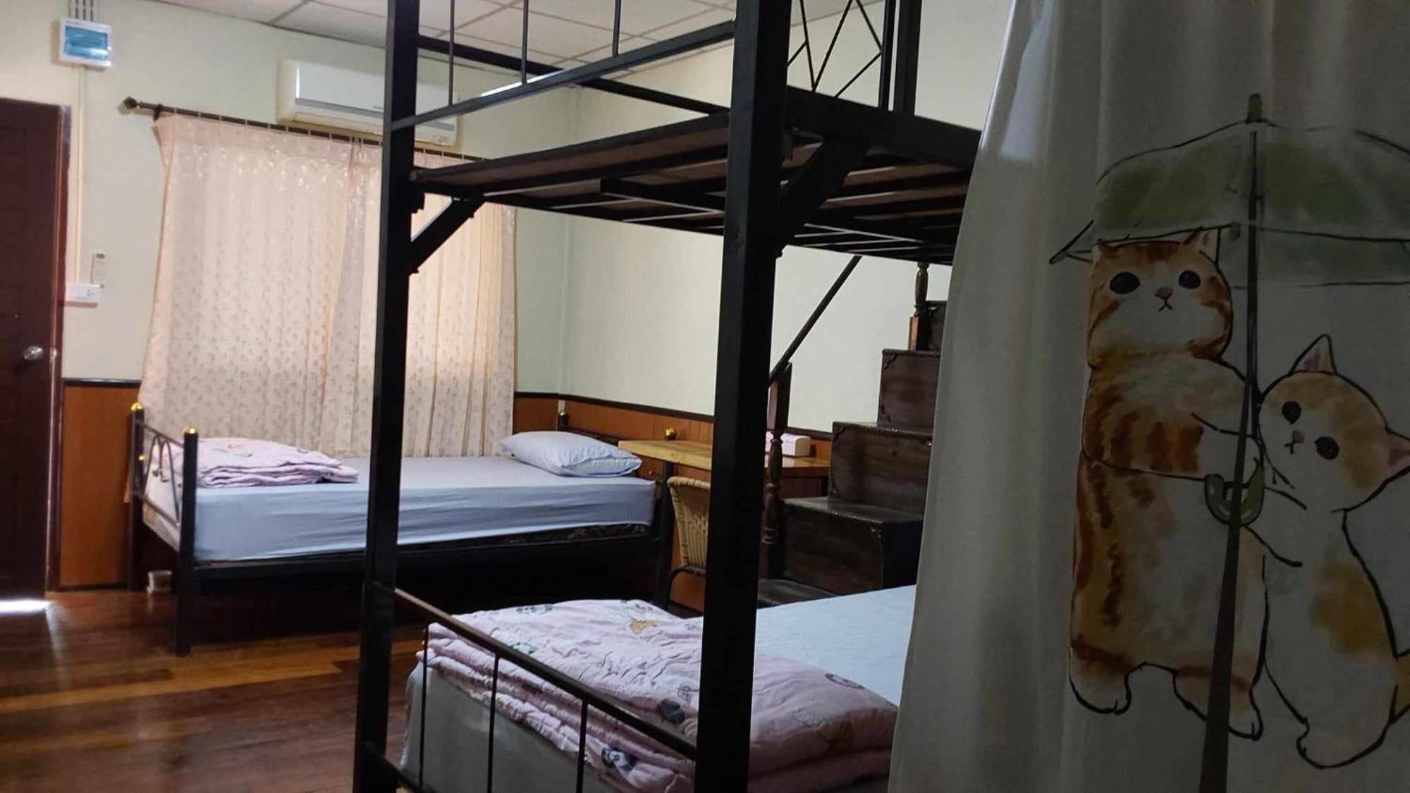 V House Hotell Phra Nakhon Si Ayutthaya Exteriör bild